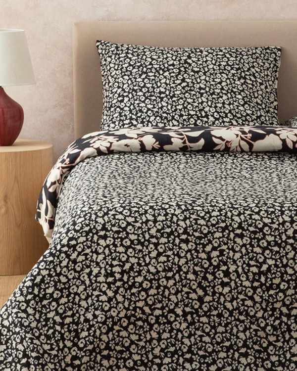 Siyah Yatak Örtüsü